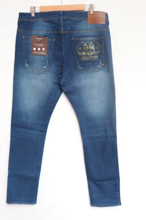 Jean Premium de alta calidad para hombre, corte moderno, color azul medio con bordado en el monedero y sublimado en bolsillo trasero