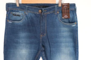 Jean Premium de alta calidad para hombre, corte moderno, color azul medio con bordado en el monedero y sublimado en bolsillo trasero