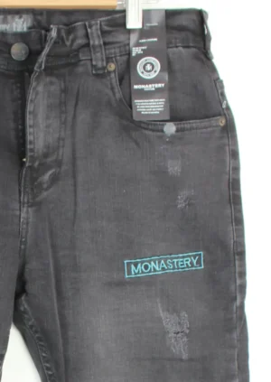 Jean Premium de alta calidad para hombre, corte moderno, color gris con bordado Monastery en pierna izquierda y nips