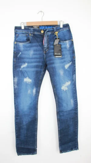 Jean Premium de alta calidad para hombre, corte moderno, color azul medio con destroyer en ambas piernas y manchas de pintura
