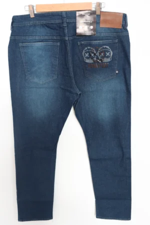 Jean Premium de alta calidad para hombre, corte moderno, color azul medio con bigotes y diseño sublimado en bolsillo trasero