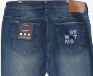 Jean Premium de alta calidad para hombre, corte moderno, color azul medio, con bigotes y sublimado en bolsillo trasero