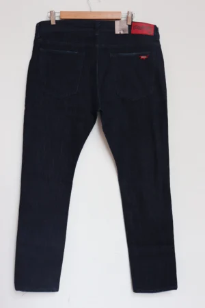 Jean Premium de alta calidad para hombre, corte moderno, color azul oscuro clásico con efecto corrugado, bordado en monedero y bolsillo trasero