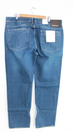 Jean Premium de alta calidad para hombre, corte moderno, color azul medio, bordado CK en monedero