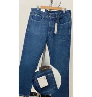 Jean Premium de alta calidad para hombre, corte moderno, color azul oscuro con bigotes, bordado CK en monedero