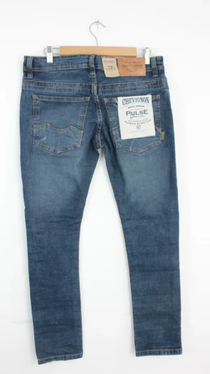 Jean Premium de alta calidad para hombre, corte moderno, color azul medio con desgastes, nips y destroyer