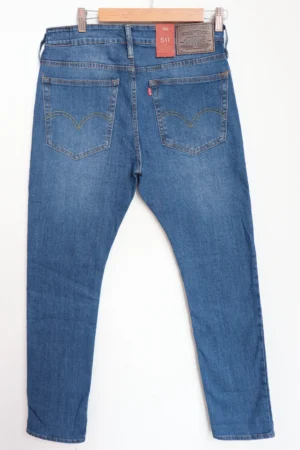 Jean Premium de alta calidad para hombre, corte moderno, color azul claro clásico con bigotes, pines y botón contramarcado