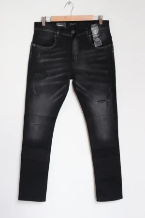 Jean Premium de alta calidad para hombre, corte moderno, color gris humo oscuro con parche en pierna derecha, nips, destroyer, desgastes pines y botón contramarcado, bordado Monastery en parte trasera