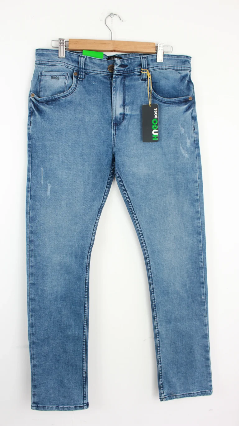 Jean Premium de alta calidad para hombre, corte moderno, color azul claro con nips, monedero y bolsillo trasero bordado, pines y botón contramarcado