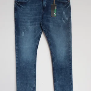 Jean Premium de alta calidad para hombre, corte moderno, color azul medio con desgastes, nips, monedero y bolsillo trasero bordado, pines y botón contramarcado