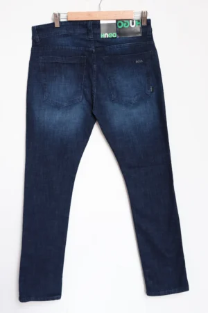 Jean Premium de alta calidad para hombre, corte moderno, color azul oscuro con desgastes, nips, monedero y bolsillo trasero bordado, pines y botón contramarcado