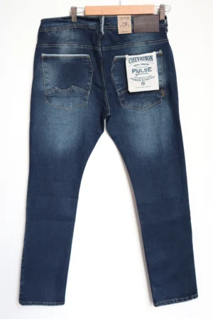 Jean Premium de alta calidad para hombre, corte moderno, color azul oscuro con bigotes, destroyer, pines y botón contramarcado