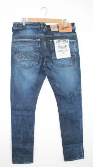 Jean Premium de alta calidad para hombre, corte moderno, color azul medio con bigotes, monedero bordado, pines y botón contramarcado